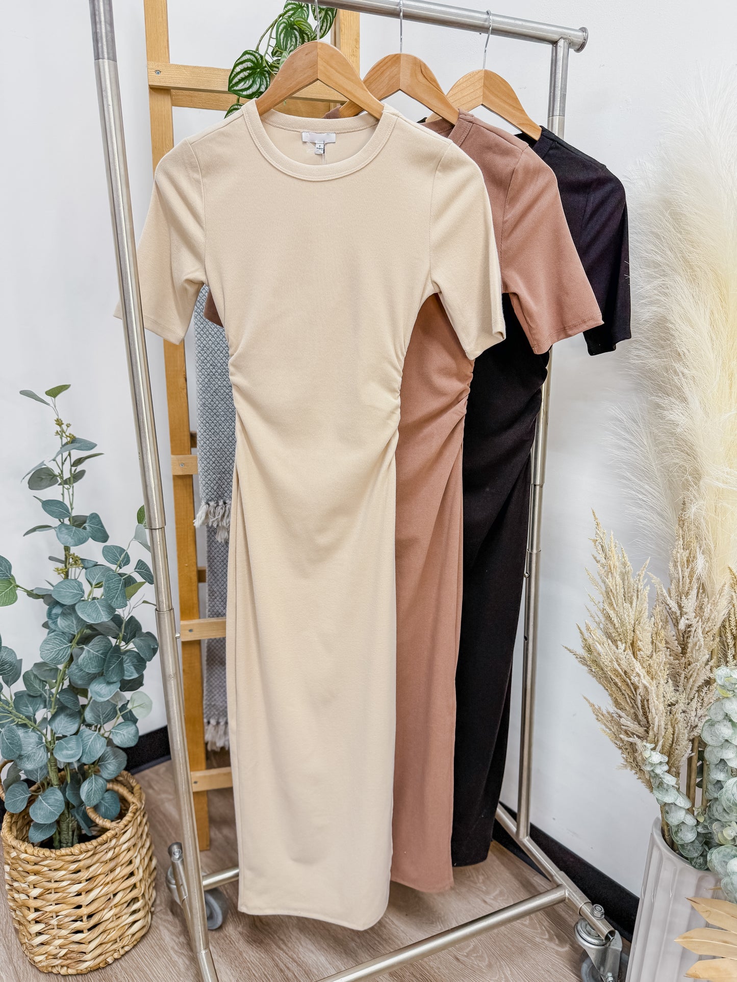 Noemi Midi Short Sleeve Dress