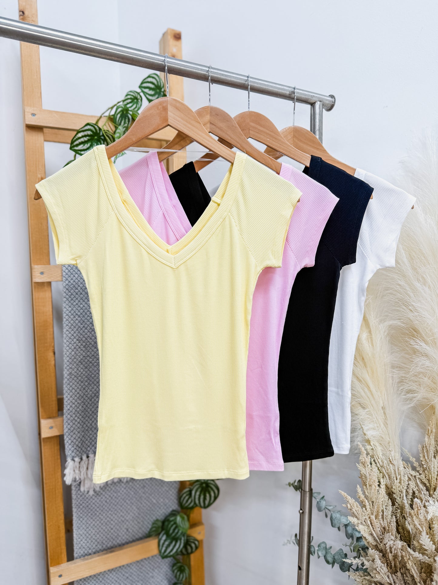 Vero V-Neck Ribbed Tee