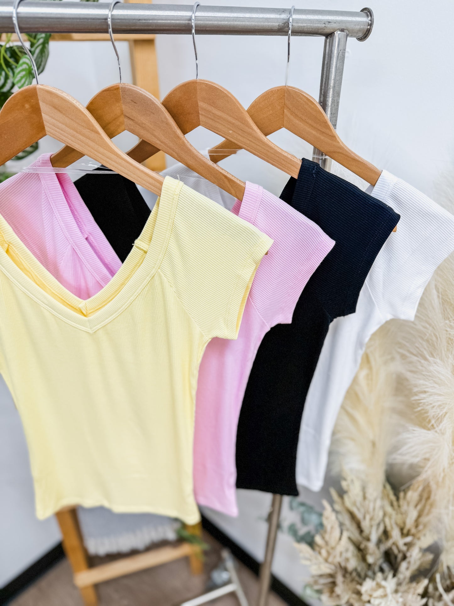 Vero V-Neck Ribbed Tee