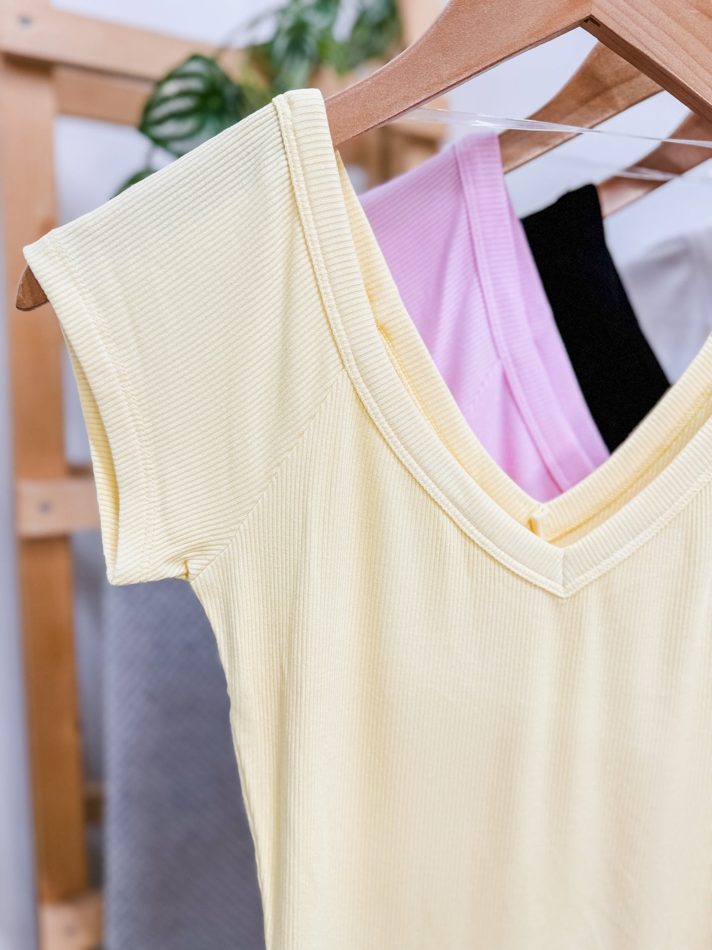 Vero V-Neck Ribbed Tee