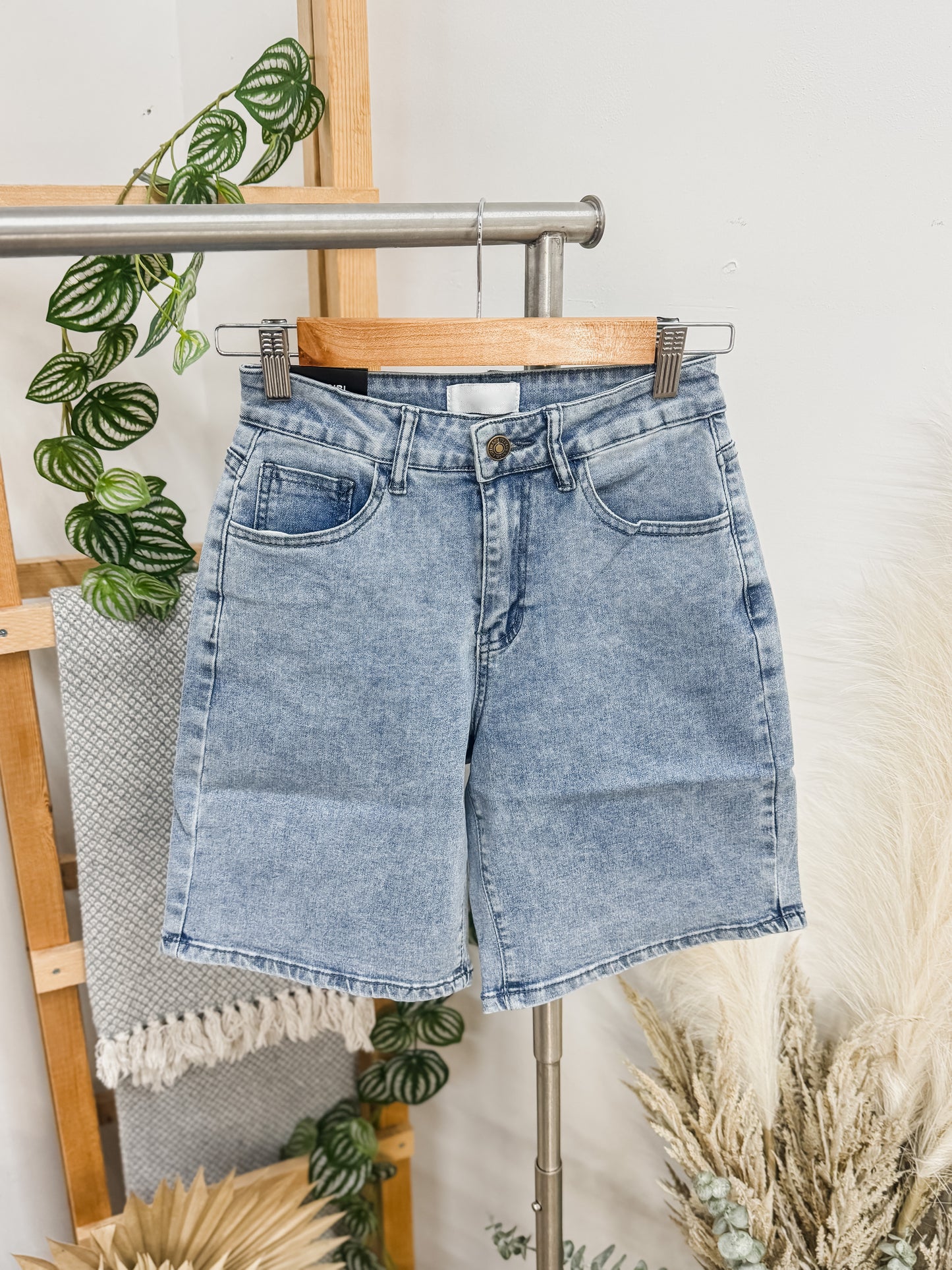 Nelly High Waisted Stretch Shorts