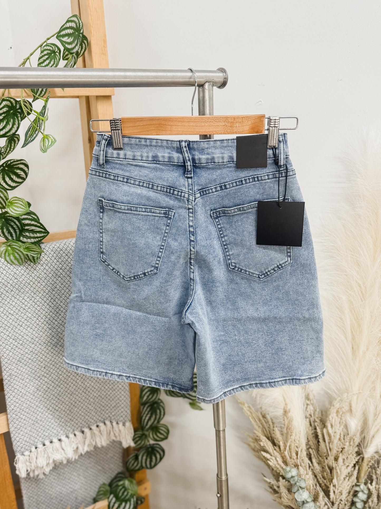 Nelly High Waisted Stretch Shorts