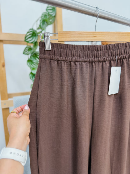 Dana Elastic Waistband Loose Fit Pants