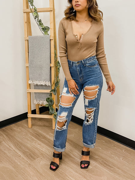 Super Distressed High Waist BF Jeans