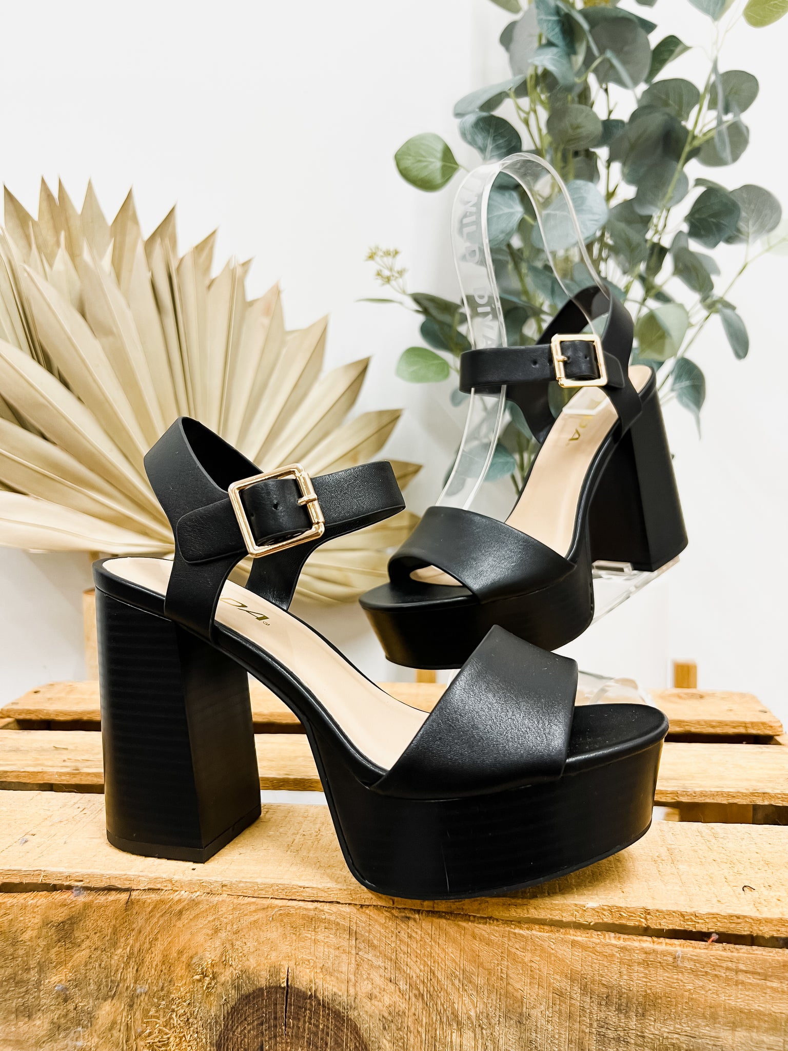 Chunky wooden outlet platform heels